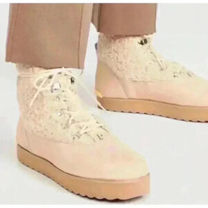 NEW Larroude Vail waterproof Boot in‎ Sand & Cream size 5 $415.00